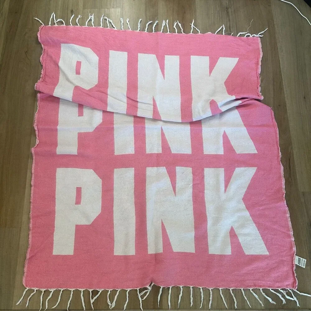 VS Victoria's Secret Pink Logo Pink and White Beach Blanket Tassel Fringe 50x60